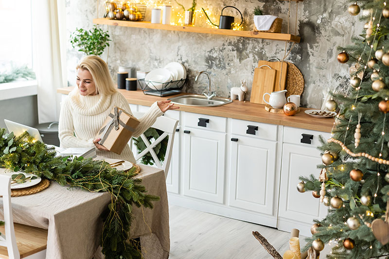 woman last minute Christmas shopping